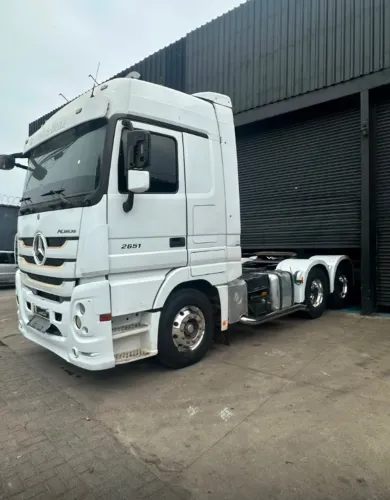 Actros 6x4 New Space teto alto