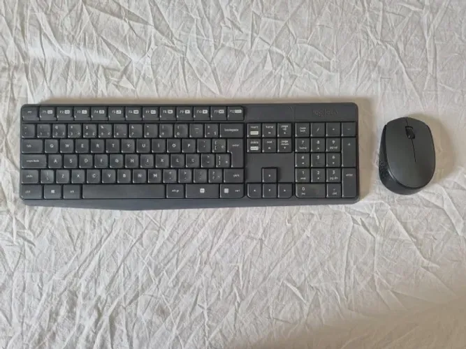 Kit teclado e mouse sem fio Logitech MK235