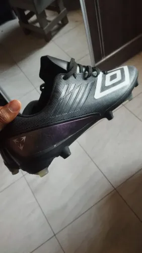 Chuteira de trava umbro
