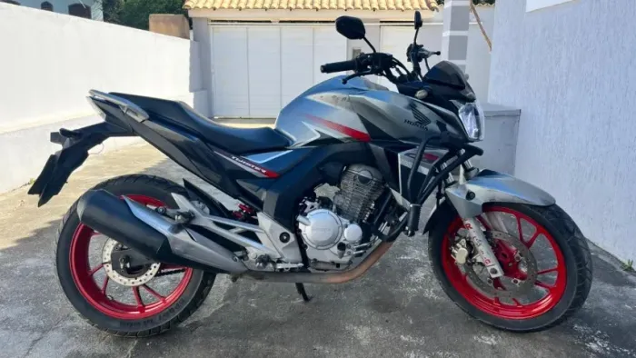 HONDA TWISTER 250 COM 33MIL KM IMPECÁVEL