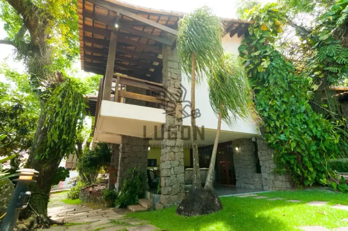 Casa 4 suítes em Fradinhos, Vitória | 1.863 m² de terreno