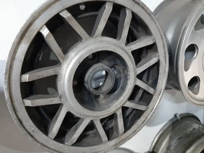 Rodas aro 13 Volkswagen Gol Gt preta com diamantado 4x100 usadas