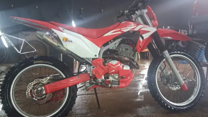 CRF 250F 2021 com acessorios