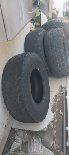 04 Pneus 15 de Caminhonete BFGoodrich..