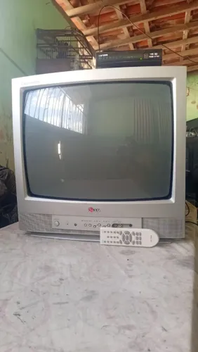Tv de tubo LG 20 polegadas com conversor