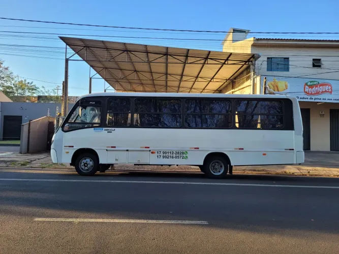 Micro ônibus comil piá (Agrale)