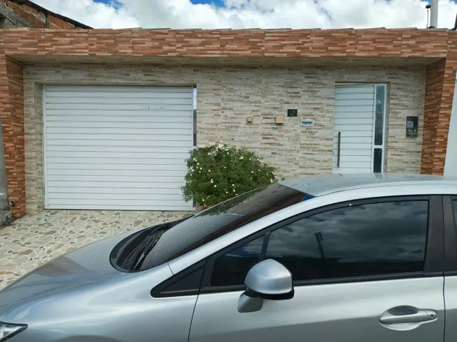 Alugo casa no Eustáquio 3/4.