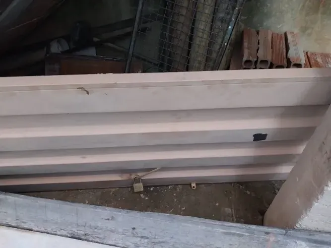 VENDO UM PORTÃO SOCIAL  NA MEDIDA 2.30X0.90 VENDO TAMBÉM UMA PORTA SOCIAL 2.10X0.80