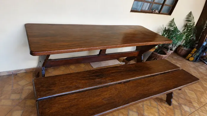 Mesa Rústica de Madeira Maciça com 2 bancos