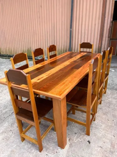 Mesa com 8 cadeiras toda em madeira de lei frete grátis