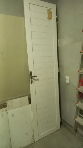 Vende-se porta de ferro em excelente está