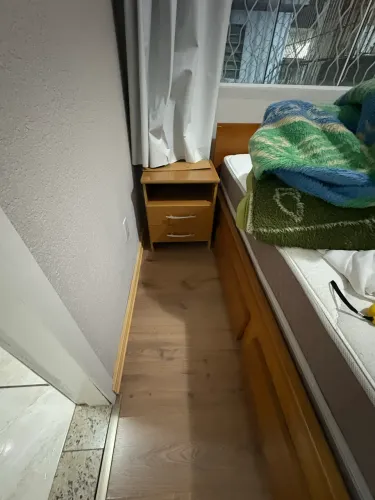 Combo com uma cama de casal+ um roupeiro e de brinde 2 criados mudos!!!