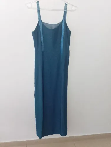 Lindo vestido longo, etiqueta Alcaçuz. Tecido em linho e detalhes em cetim. Tam 34.