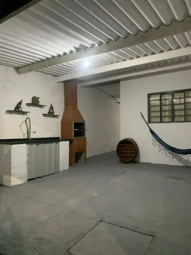 CASA A VENDA COM 2 QUARTOS E 64M² NO BAIRRO ALBERTO RONCONI EM TREMEMBÉ