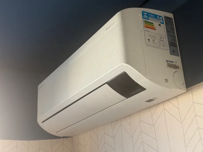 AR-CONDICIONADO SAMSUNG WINDFREE - NOVÍSSIMO!