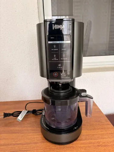 Sorveteira ninja creami + 2 potes