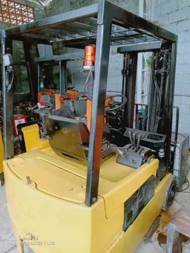 Empilhadeira Elétrica Contrabalançada Yale ERP 035