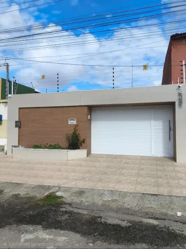 Casa plana solta à venda no Jardim das Oliveiras, Fortaleza