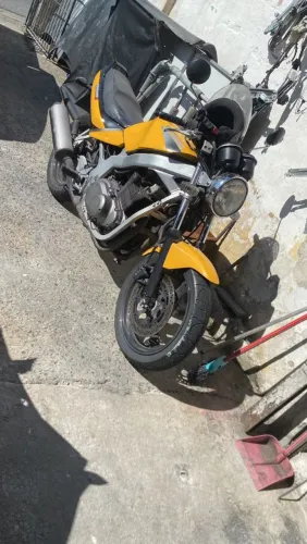 Vendo minha moto suzuki 500 cilindradas