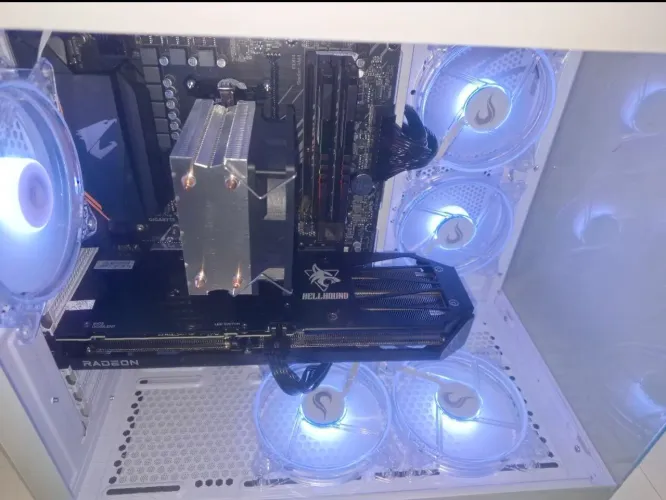 PC GAMER, R5 5500X3D, RX 9060XT