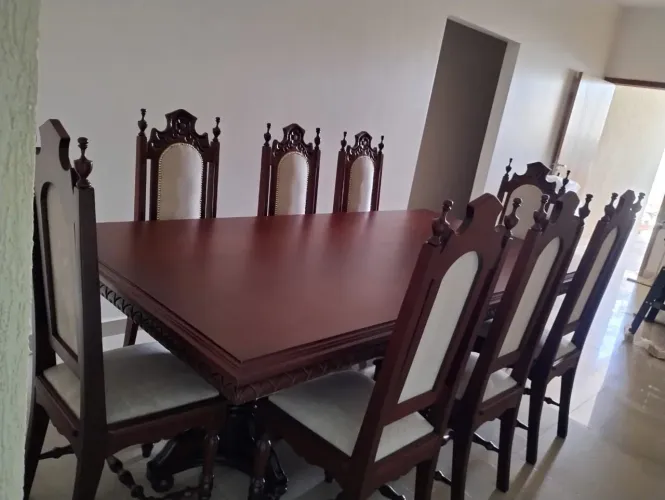 Jogo de mesa no Mogno trabalhado
