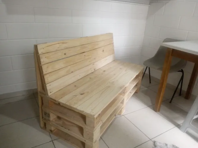 Sofá de madeira de pallet