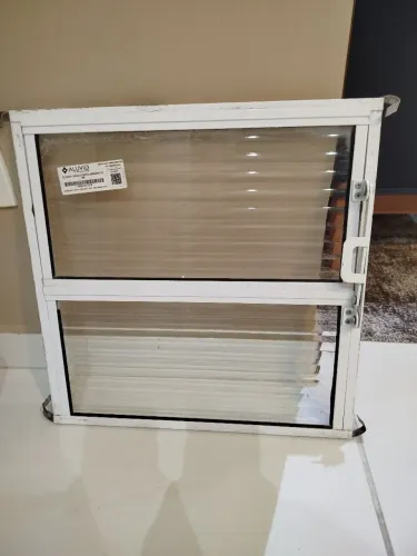 BASCULANTE 40X40 - SEMI NOVO, SEM DEFEITOS