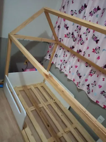 Cama montessoriana estilo casinha