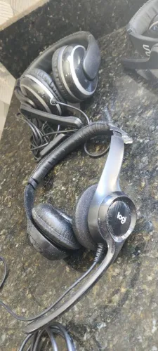 Kit com 4 headsets com cabo USB