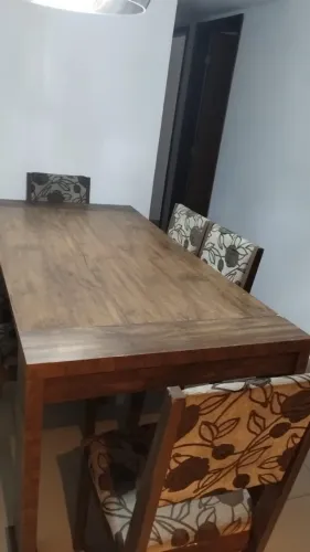 Mesa de Jantar com 6 Cadeiras Estofadas