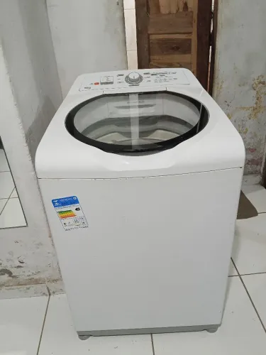 Vendo uma máquina de lavar roupa Brastemp 15 kg semi nova funcionar 