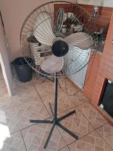 Ventilador tufão de pé