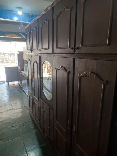 Guarda roupa de sucupira com espelho