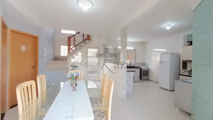 Casa - Jardim Satélite - 3 Dormitórios - 170m².