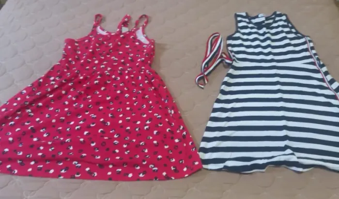 Vestidos infantil kit 2 peças tamanho 14 seminovo.