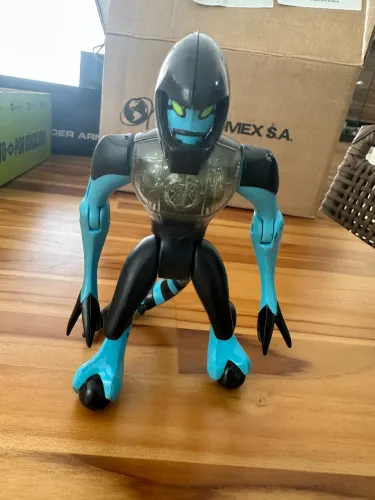 Boneco Ben 10 - XLR8 - Original BANDAI (Usado)