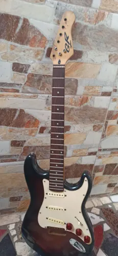 GUITARRA GR  ANTIGA COREANA - CORPO COM BRAÇO + CAPTADORES 