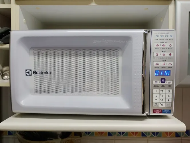 MICROONDAS ELETROLUX SEMI NOVO 34L