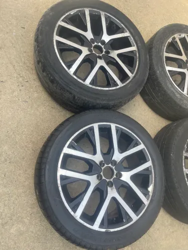 Rodas aro 17 5x100  com pneus fox audi golf polo bora aceito troca por menor, mais volta 