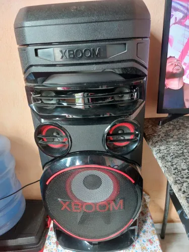 Caixa de som torre LG XBOOM RNC7
