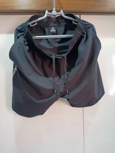 Bermuda masculina Under Armour tamanho G/M modelagem pequena