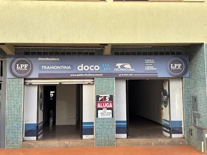 Casa com 1 Quarto(s) e 1 banheiro(s) para Alugar, 250 m² por R$ 3888 / Mês