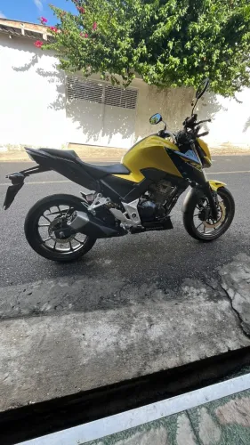 CB 300f ABS Dourada 2024