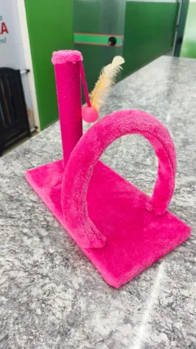 Diversos modelos de arranhadores para gatos