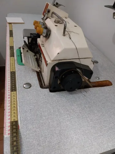 Vendo máquina industrial Overlok .