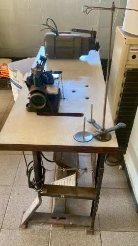 Máquina de Costura Overlock Industrial Completa com Motor WEG Bivolt