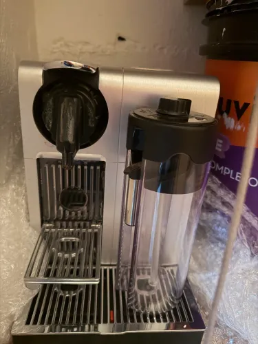 Máquina Nespresso Latissima inox