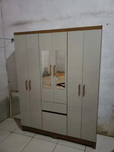 Guarda Roupa com Espelho