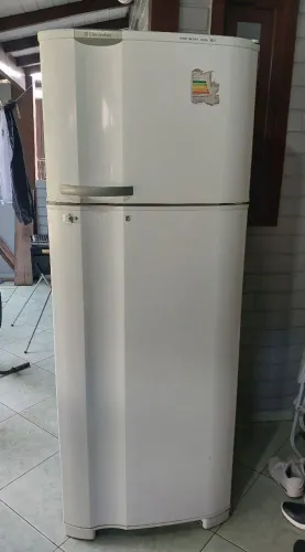 Geladeira Electrolux 490 litros, duplex, em ótimo estado.