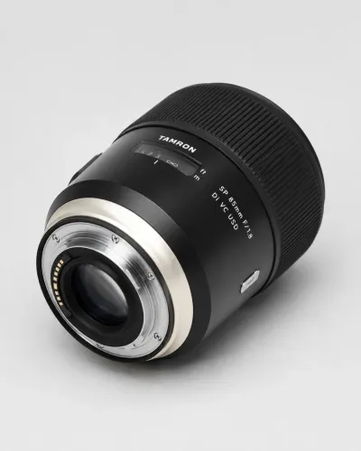 Lente Tamron SP 85mm f/1.8 Di VC USD - COM DEFEITO (fungo nas lentes)